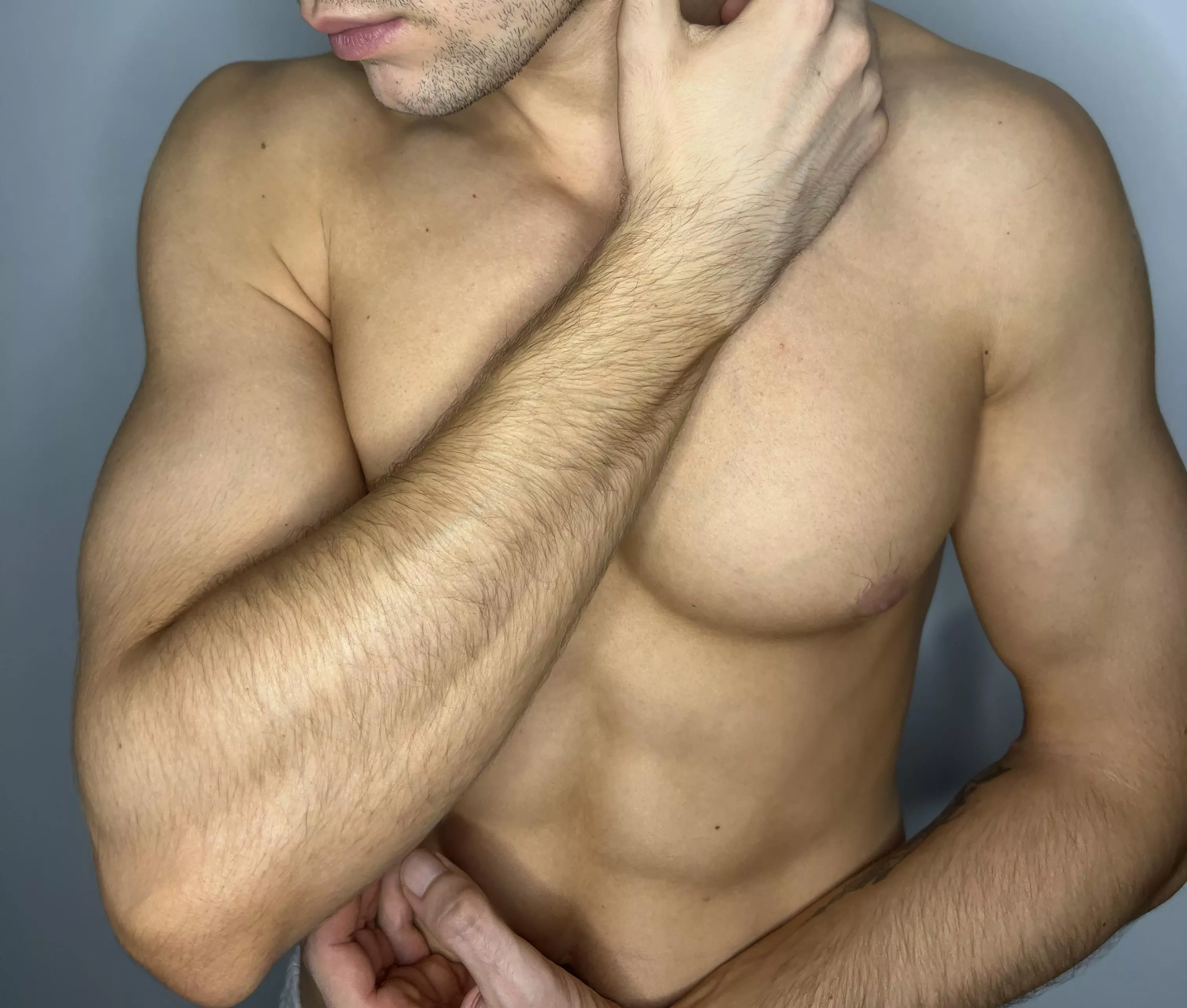 Fans of not veiny forearms maybe?