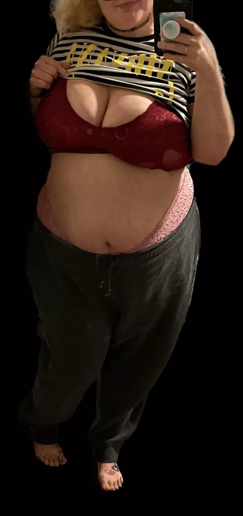 Feeling so nice and cozy tonight. Just wish my hand was wrapped around your cock 🥰😇