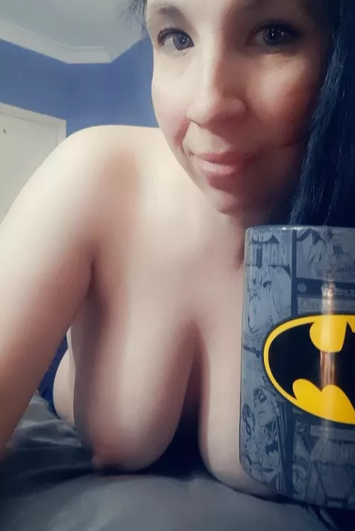 Good morning lovelies 😘 this is exactly where I plan to stay today. Care to join me?