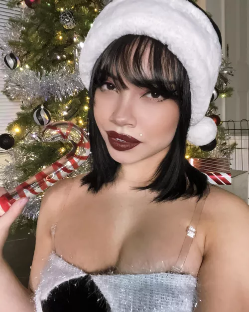 guess what i’m gonna do with this candy cane… 🖤