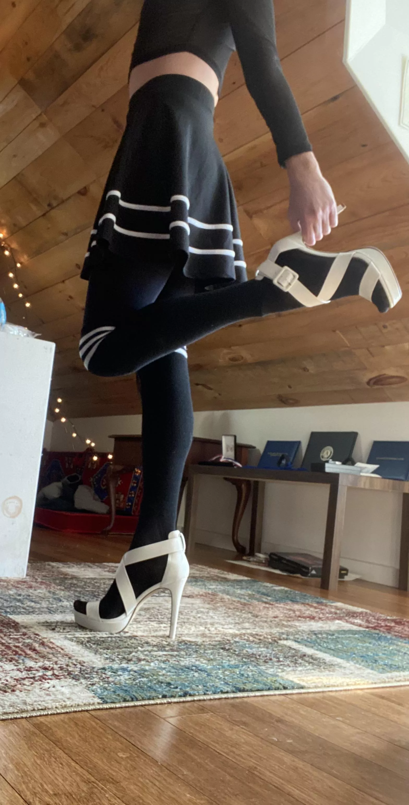 Happy holidays cuties 😘🎁