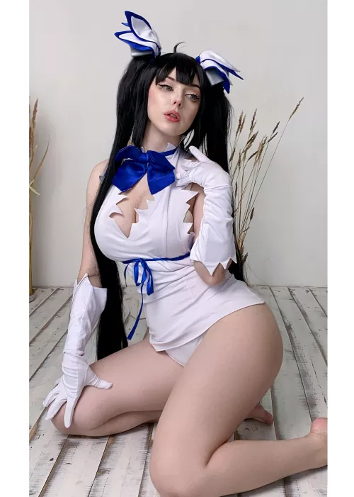 Hestia | DanMachi cosplay by Mayweda