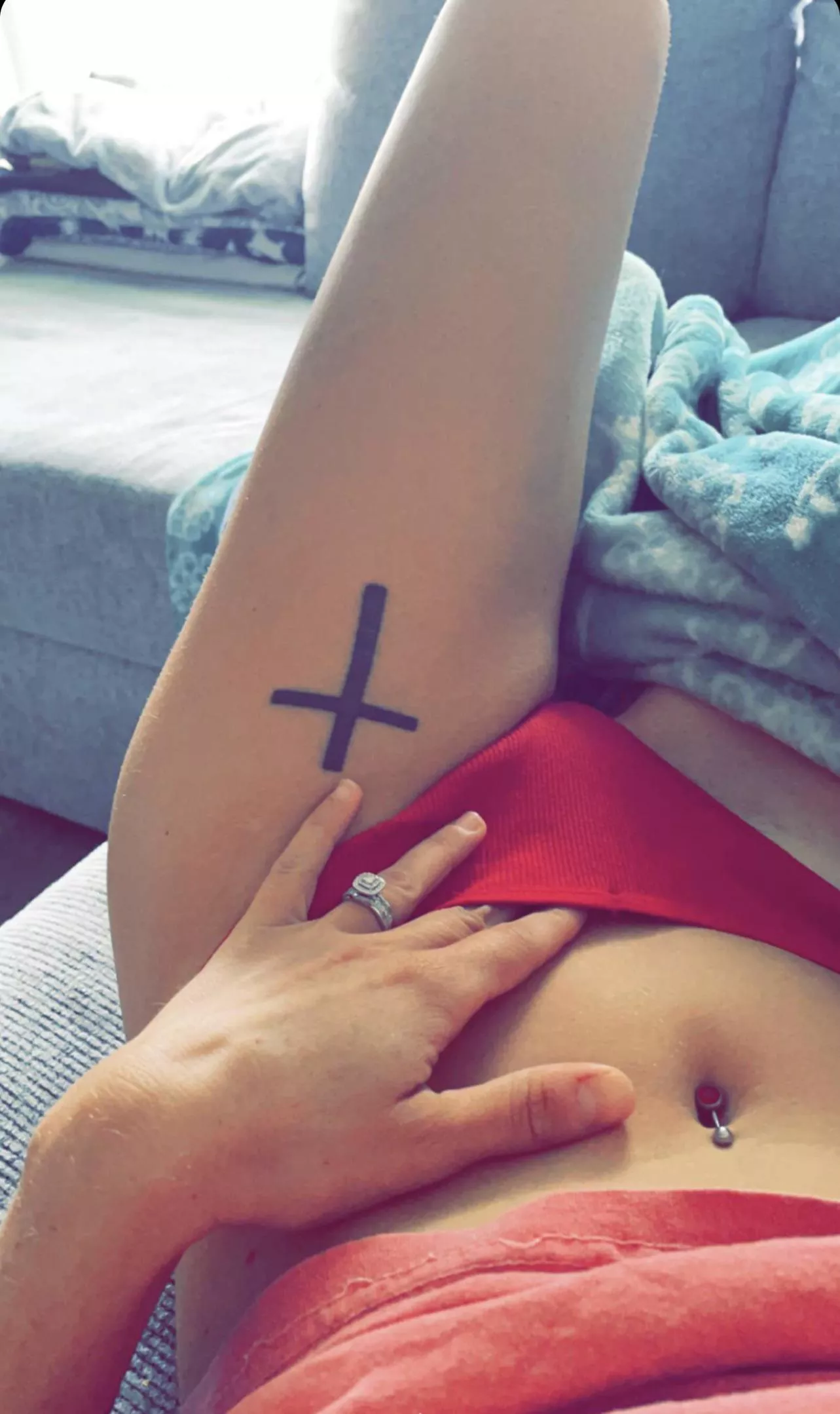 Hubby loves sharing my pics😈