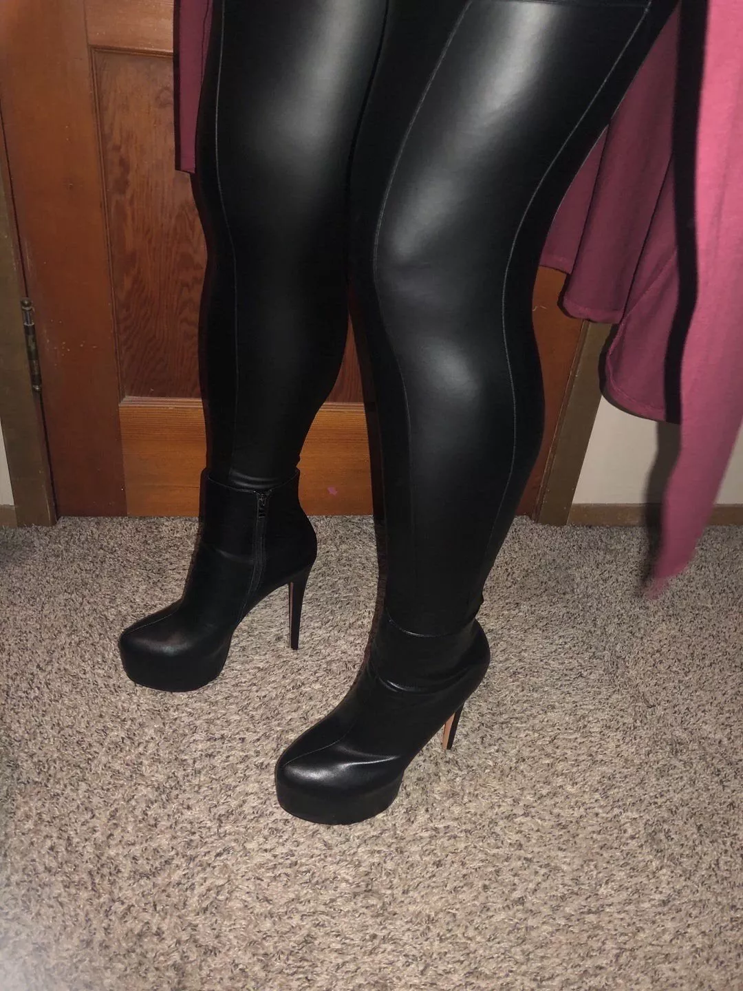 I hope you like my leggings.