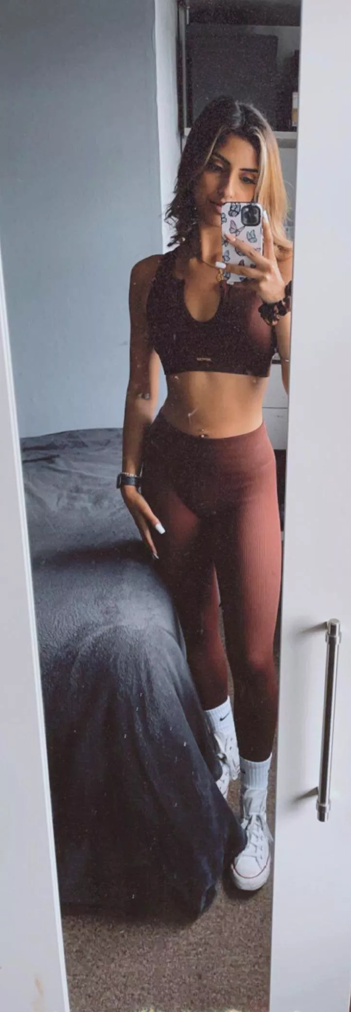 I know you guys think I'm hot lol but can you guys try and roast me I bet you simps can't 😆