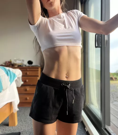 I live in my crop tops 😊