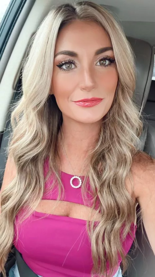 I love hearing how I compare to other wives and girlfriends 👯‍♀️