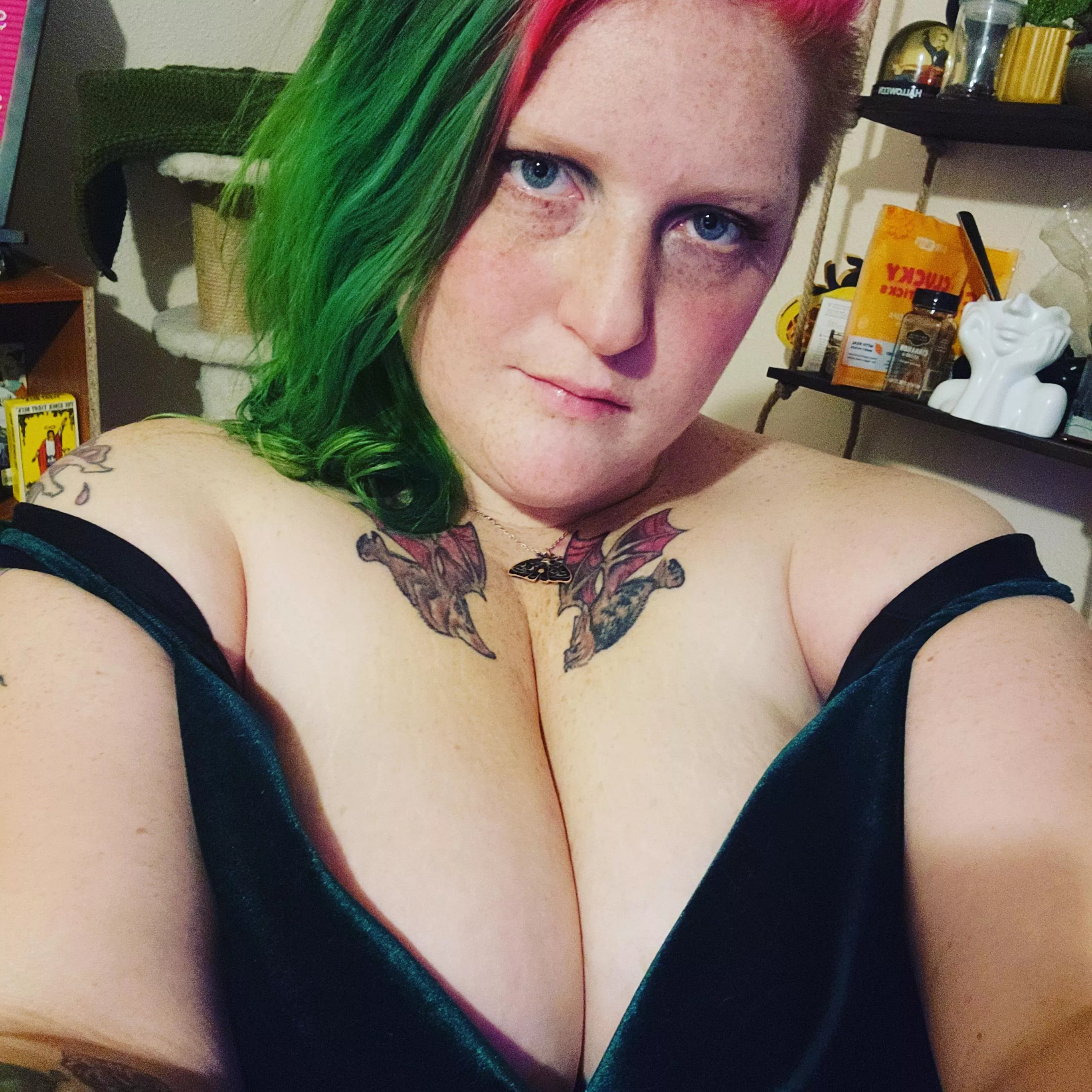 I'd look so good with a pearl necklace