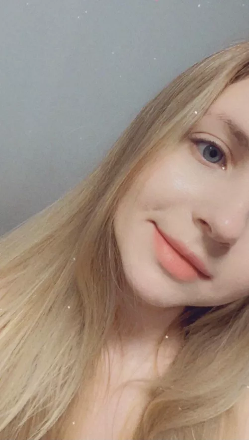 If Santa doesn’t cum tonight at least I will 😉 follow my free page to see it 😈 link in the comments