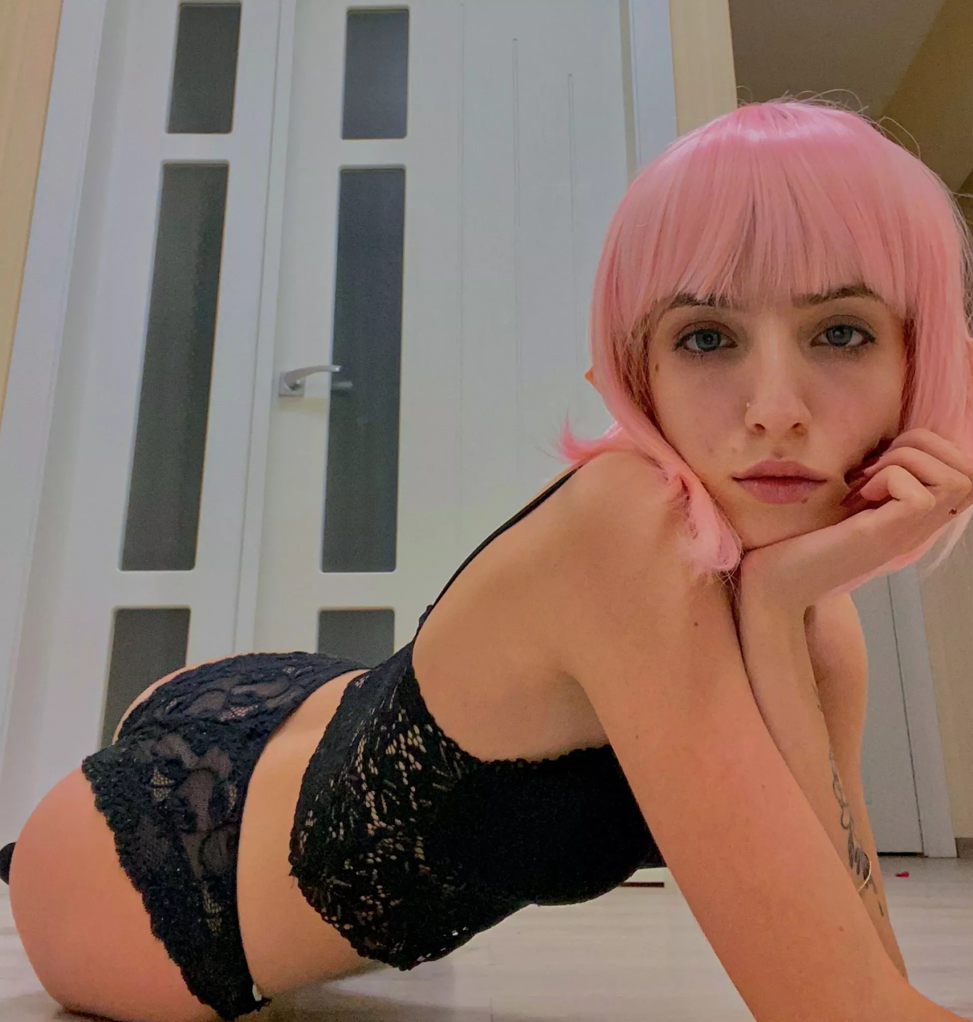 I'm 19yo cosplay babe Noemi 👩🏻‍🎤 I want to do a dick rate for you ❤️ link below👇