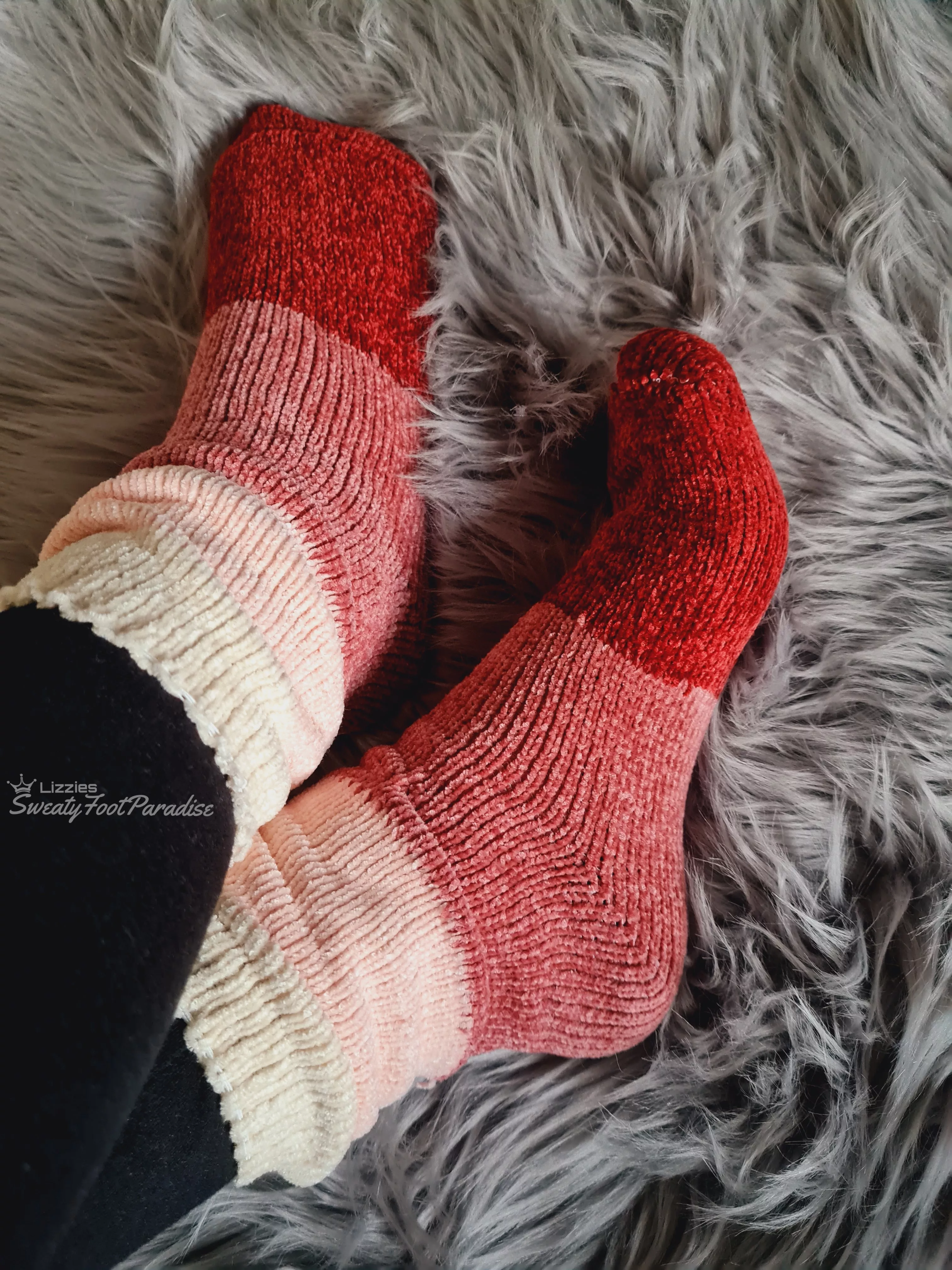 In cold weather, cosy socks! 😊🔥 [F]
