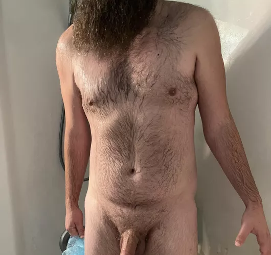 🐻 in the 🚿🚿. Door's open for anyone. 😎