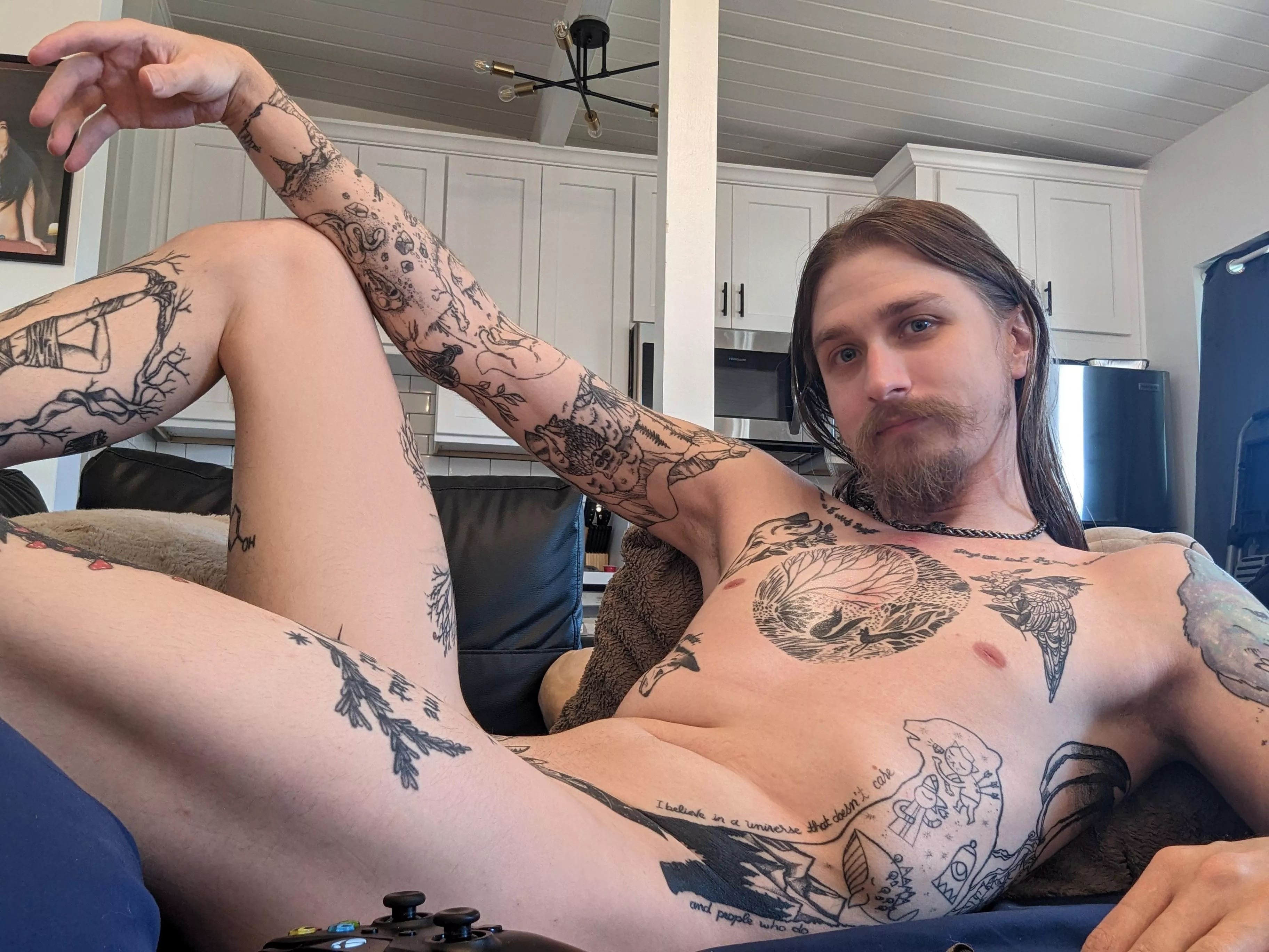 It's Christmas and I'm all alone. Keep me company?