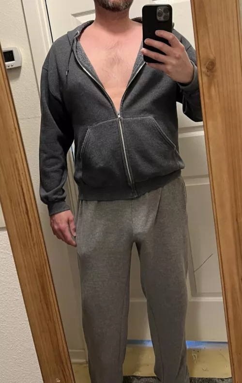 It’s gray sweats season