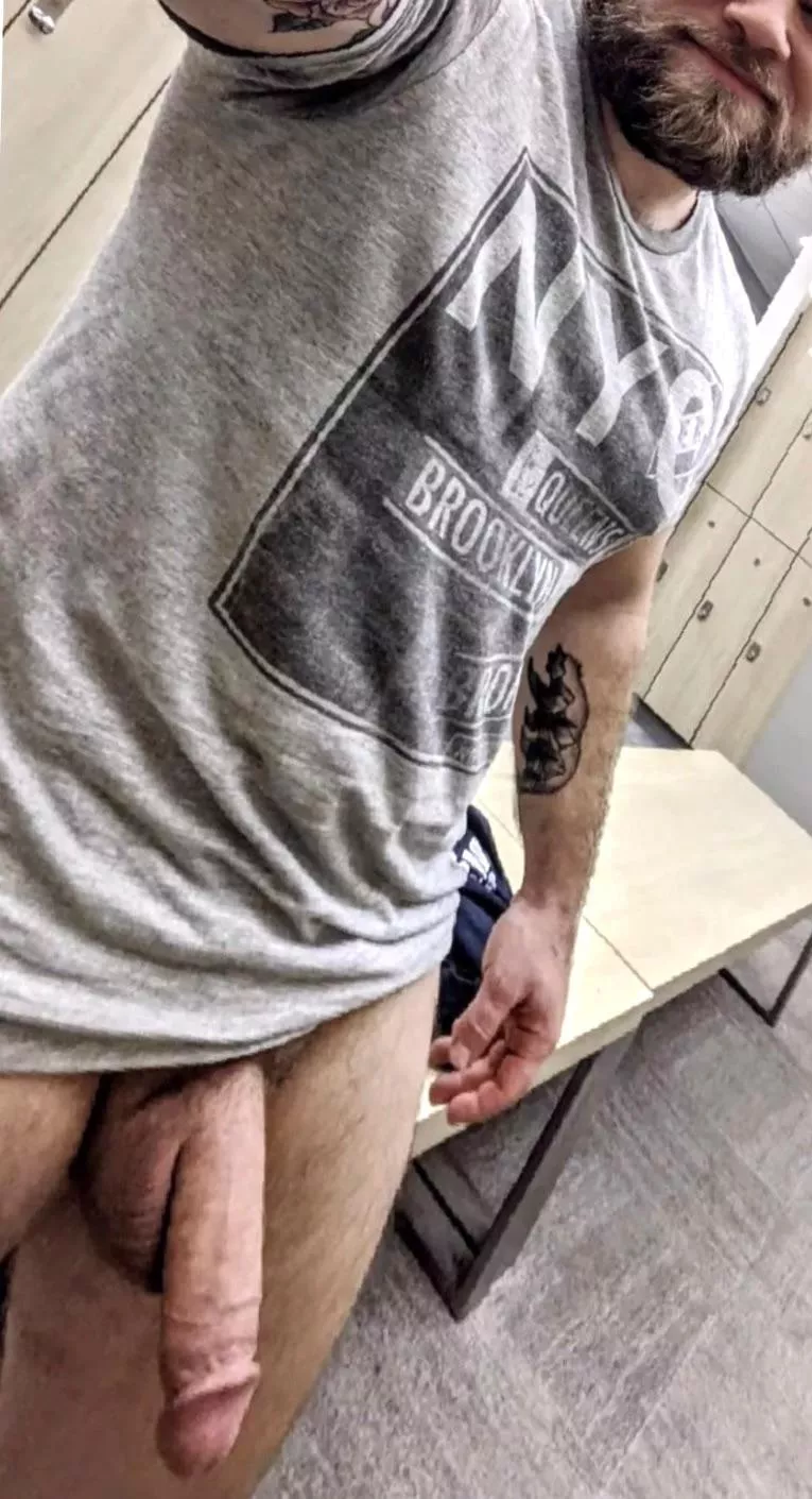 Just finished a set of squats now I need my sweaty balls cleaned