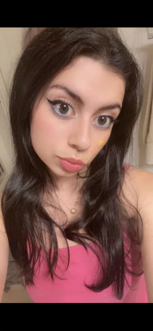 Just turned 18, looking for a daddy.