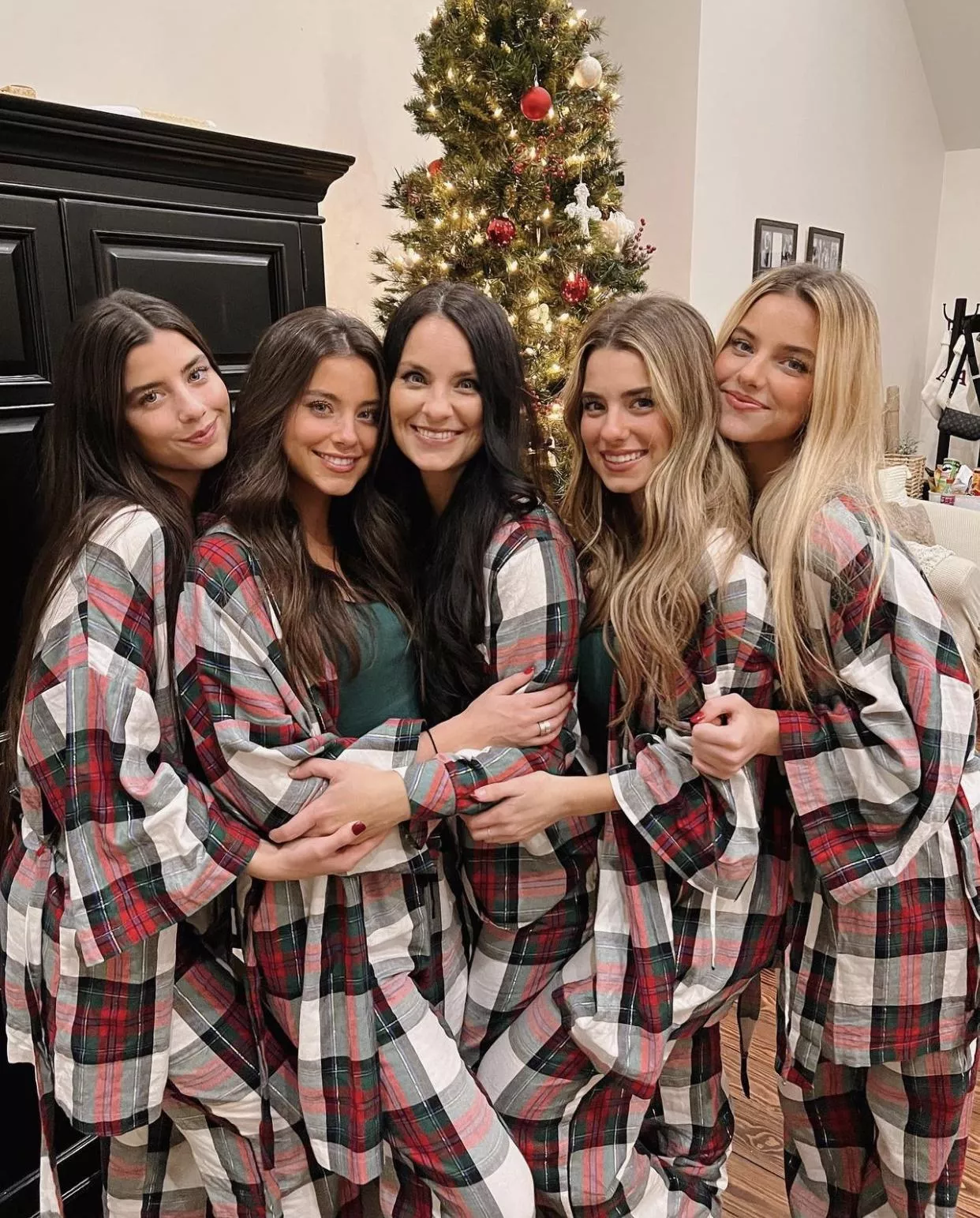 Merry Christmas 👩‍👧‍👧