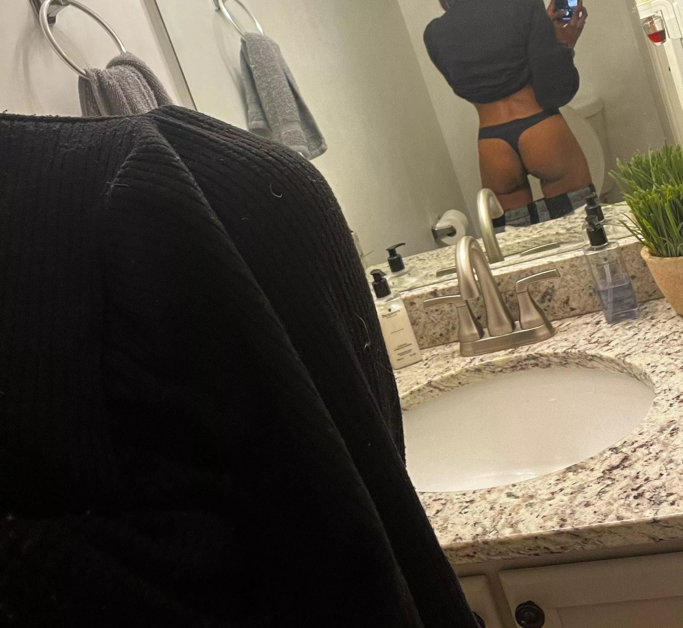 [Mrs] no filter and no pants 😜