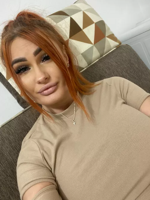 My kink is sending nudes to married men