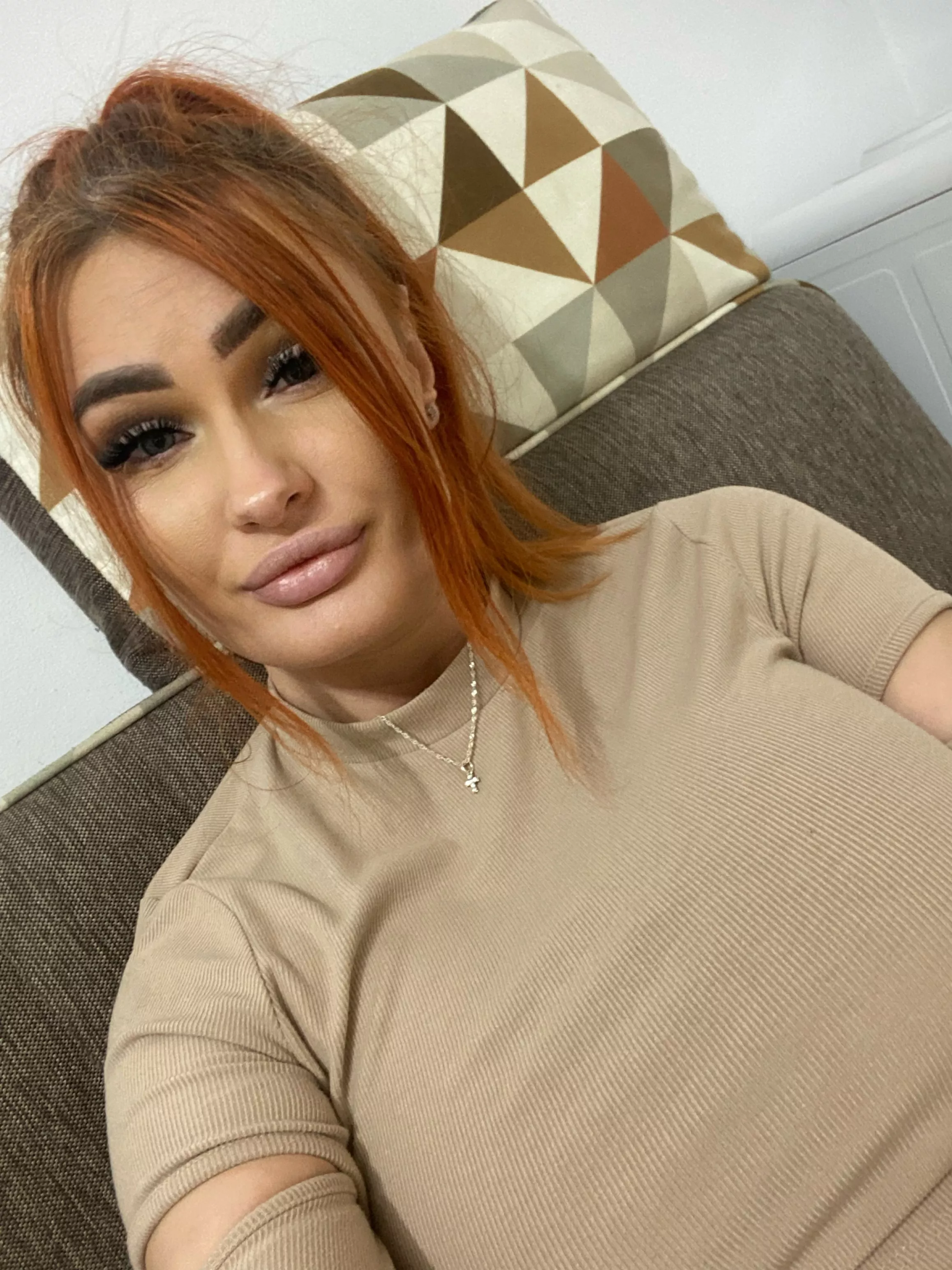 My kink is sending nudes to married men