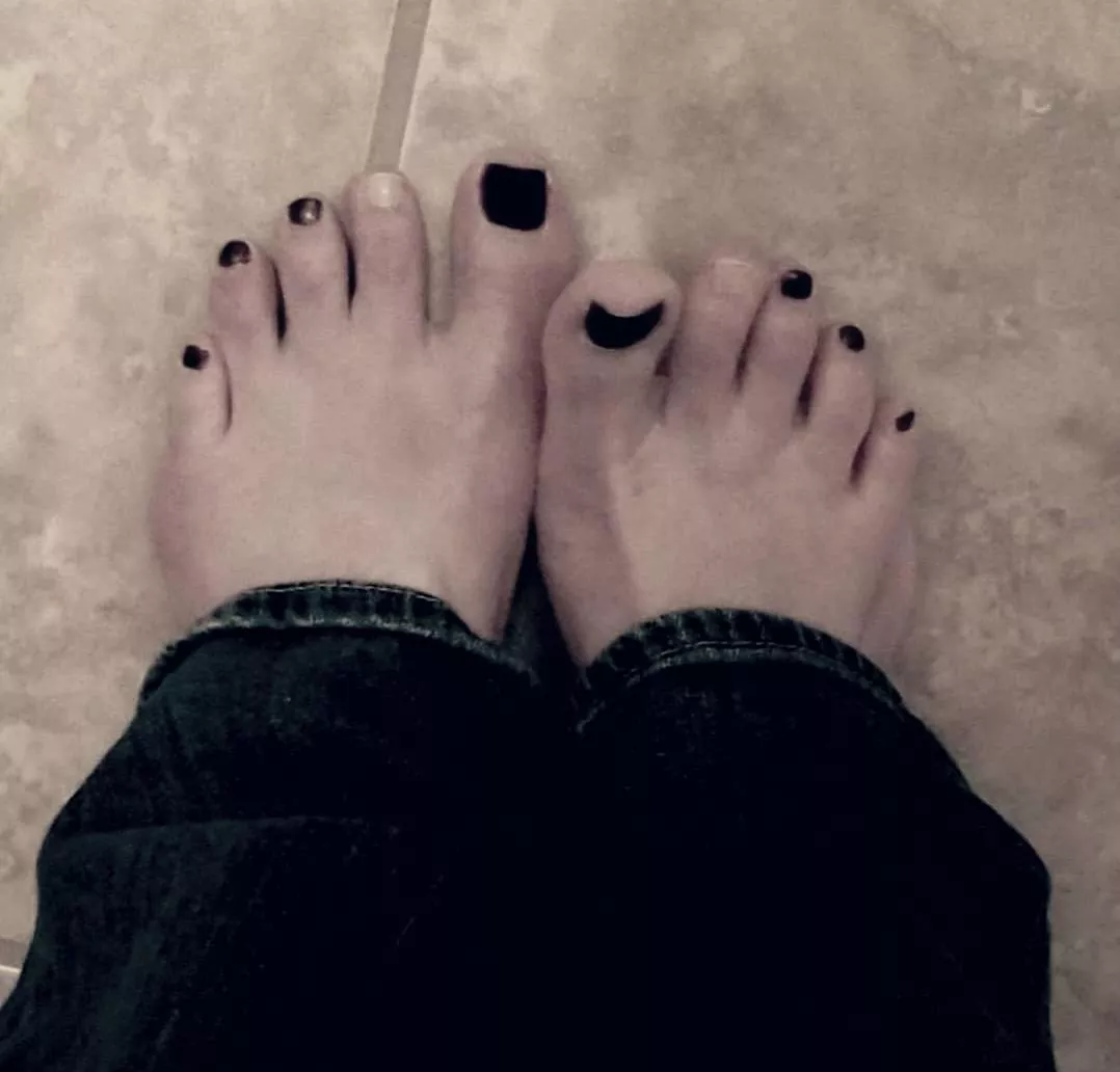 My toes wish you a Merry Christmas!
