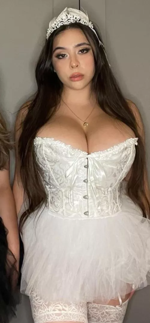 nobody tell her to cover up