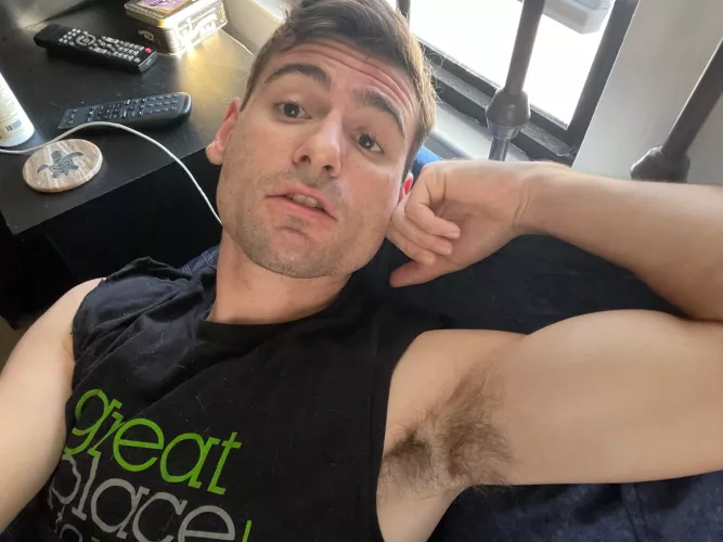 Oh my he’s so hot 🥵