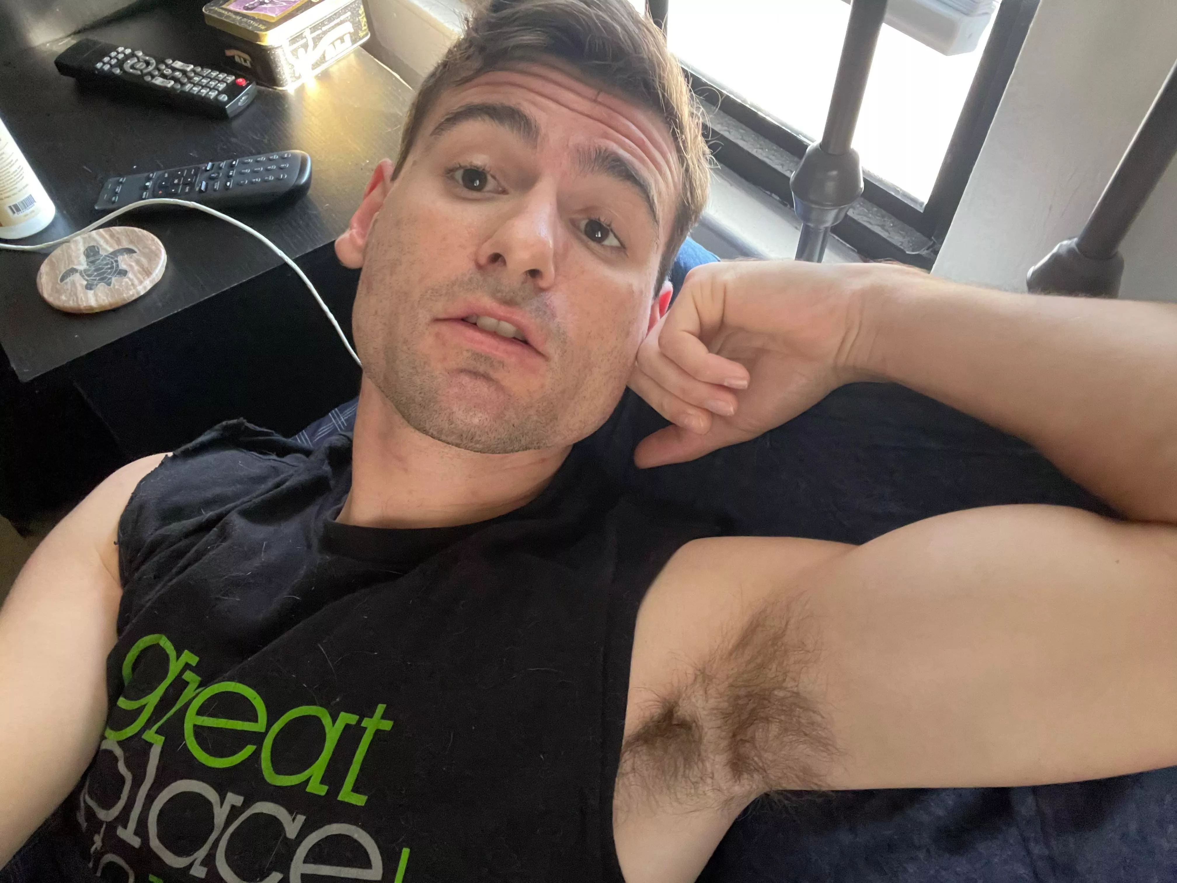 Oh my he’s so hot 🥵