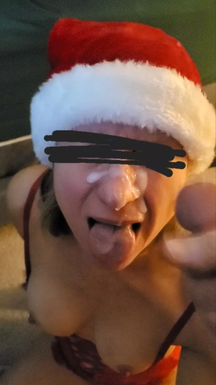 quick facial before we box up Christmas 😈😘