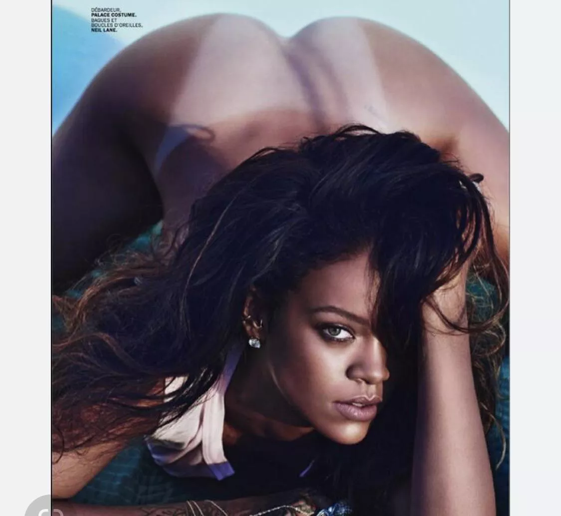 Rihanna’s fun day at the beach