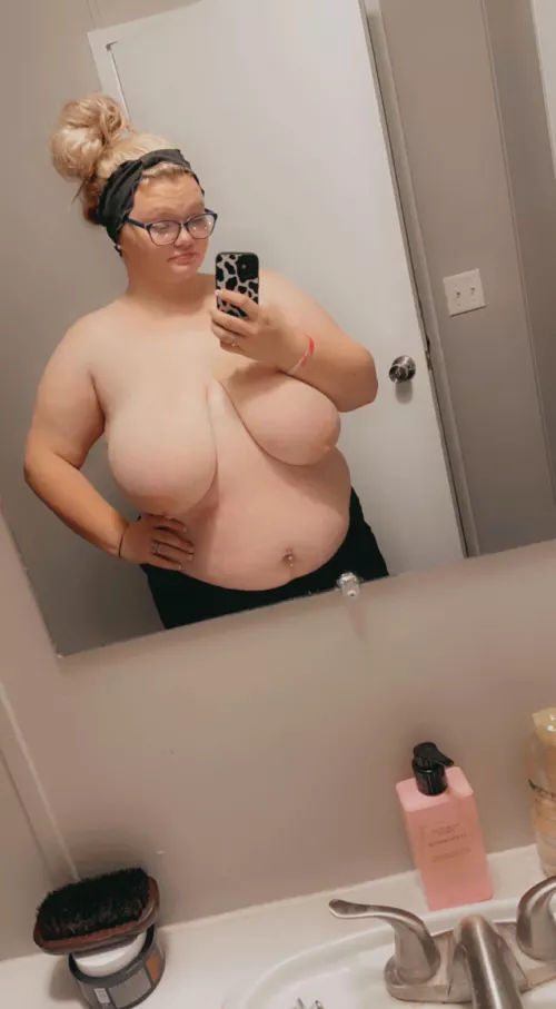 Saggy slutty Christmas tittys?