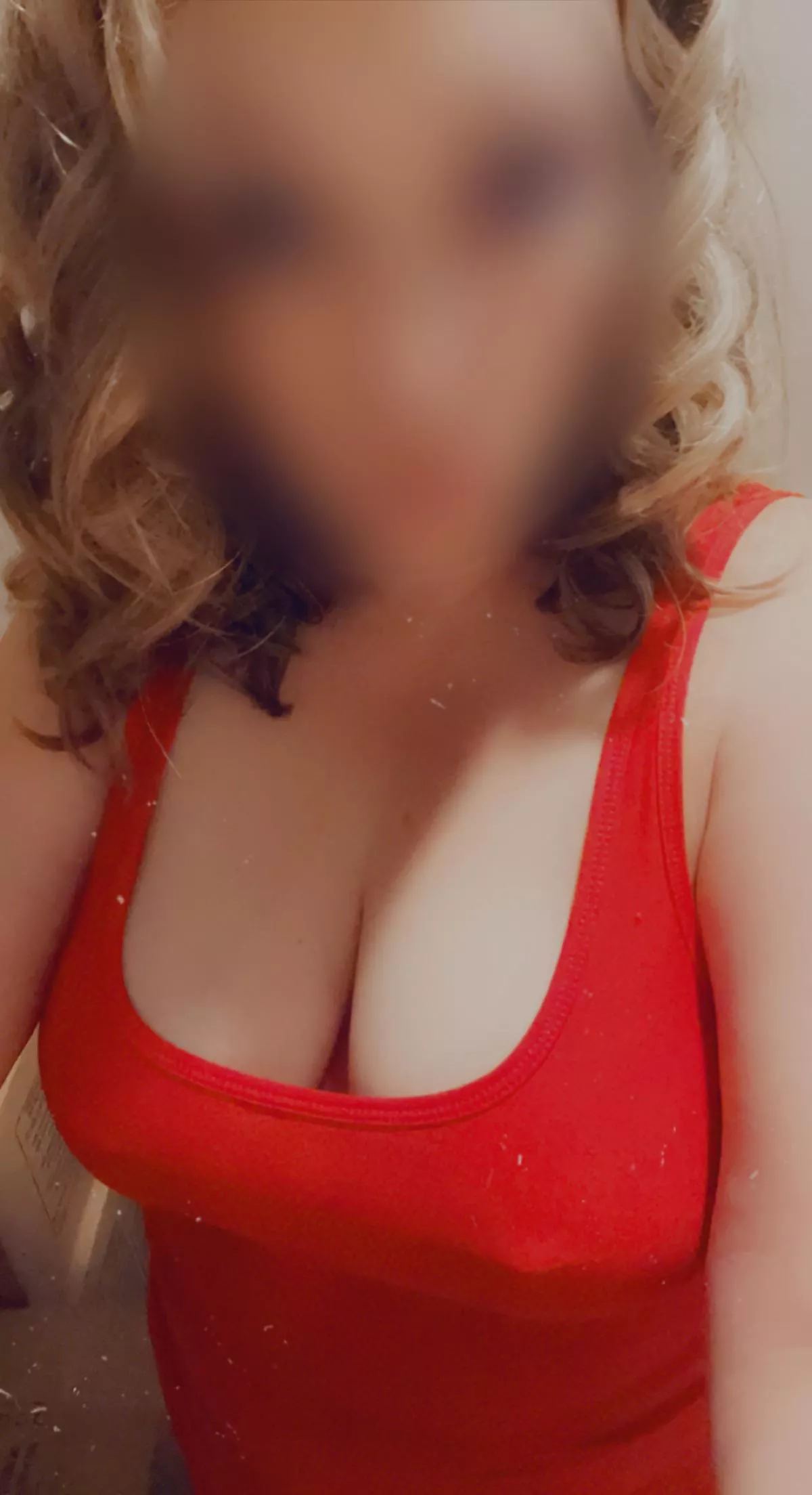 The worst part of going to work is having to wear a bra 🙄 I mean.. it’s borderline abuse.. tell me I’m wrong 🤷🏻‍♀️😏