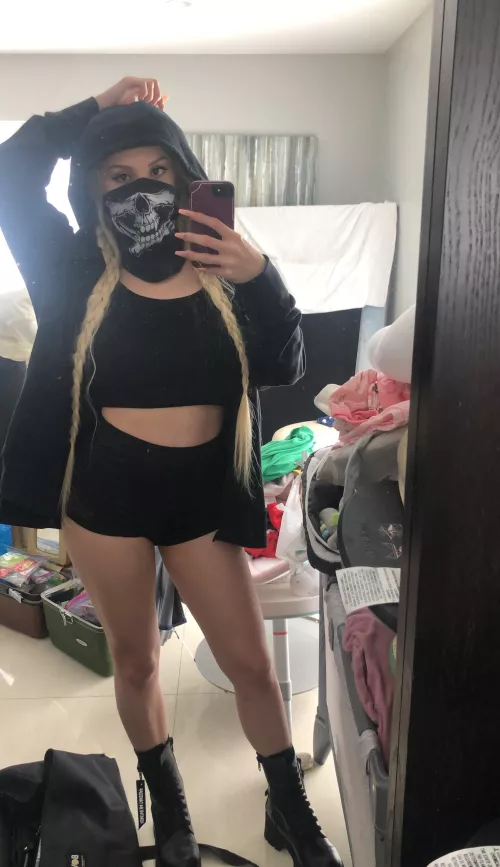 These heels are dangerous (23F)