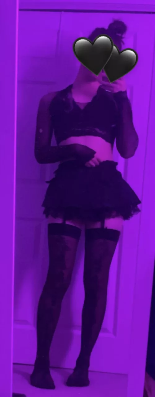 this outfit makes me feel so cute☺️🖤