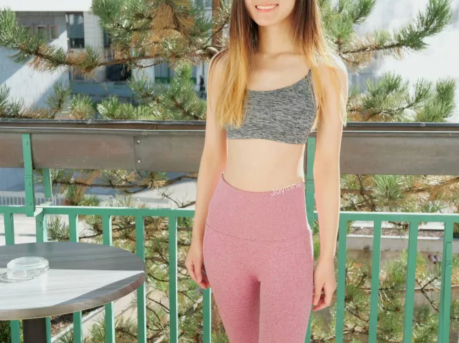 Too cold for outdoor yoga... lets do something inside! 🤭