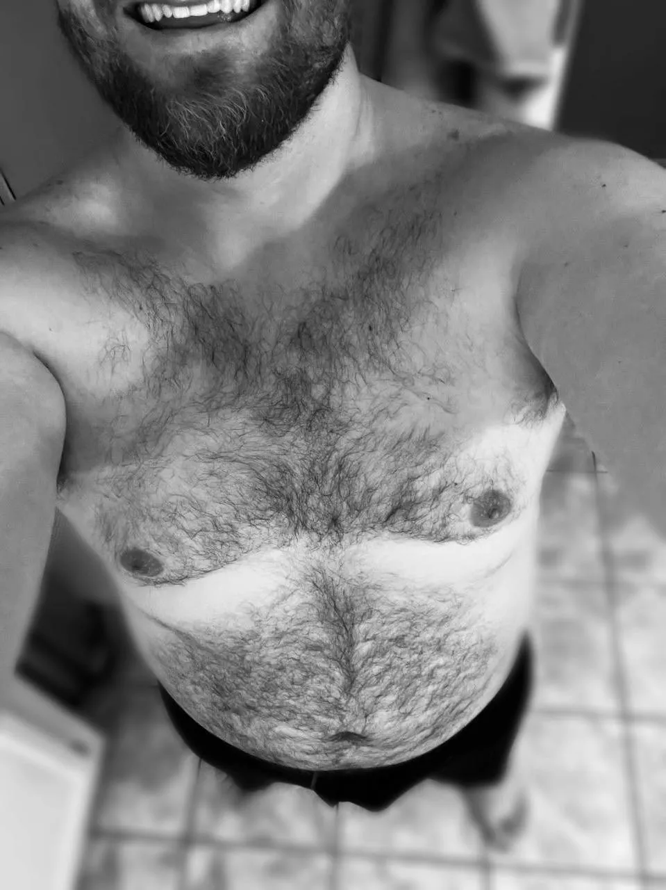 Two bottles of wine deep with a little Christmas cheer 🍷🎅🏼☺️