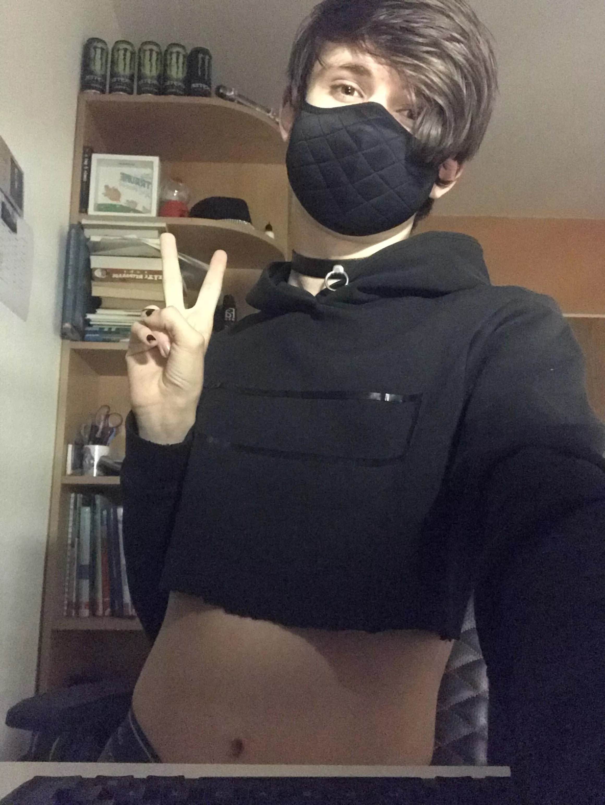 Villain femboy just made his first crop top :3