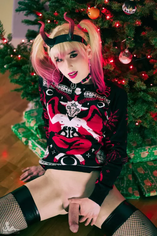 Wanna try my candy cane? 😈