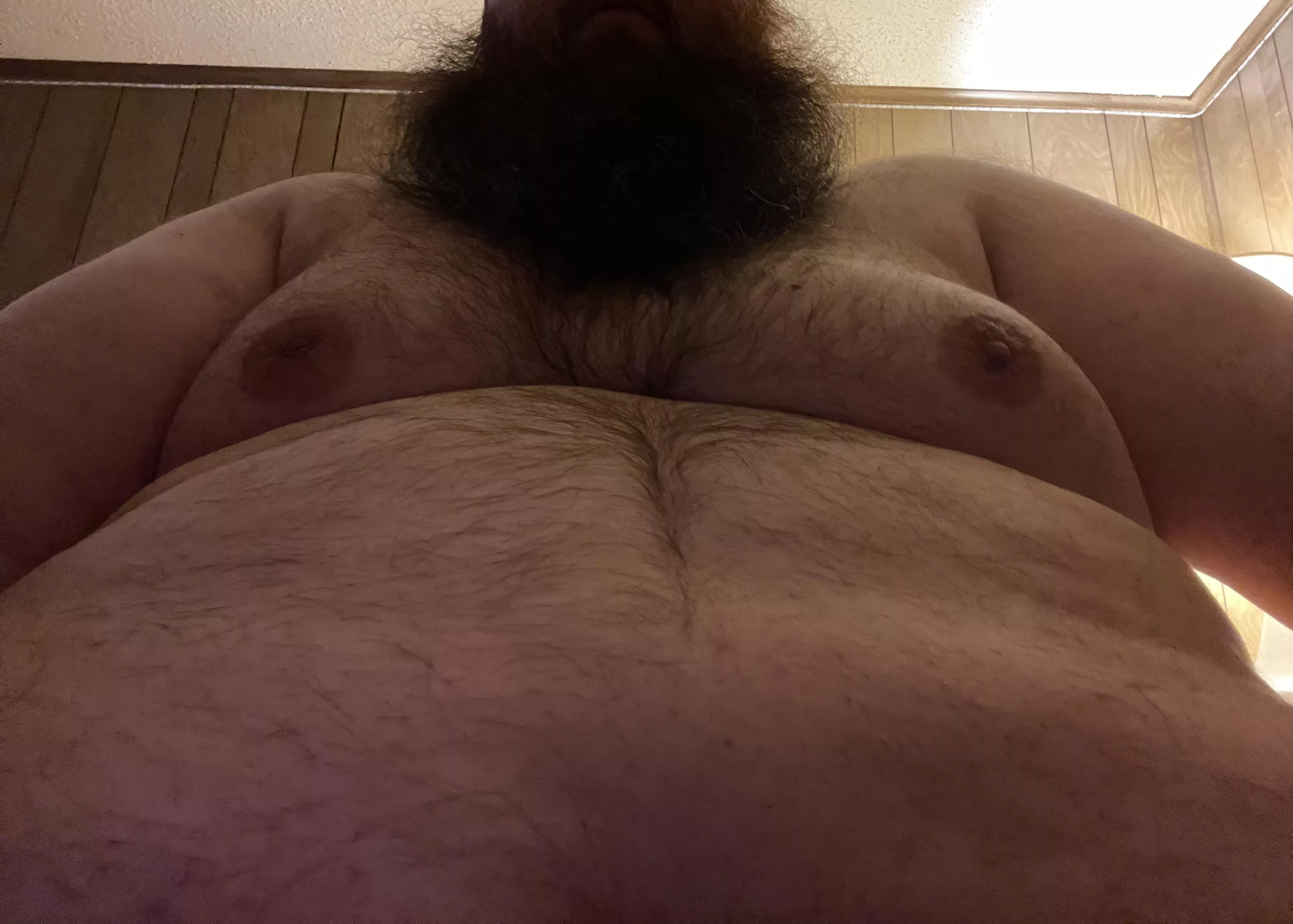 Where are the ladies that like big hairy bearded guys like myself? Let’s chat and play.