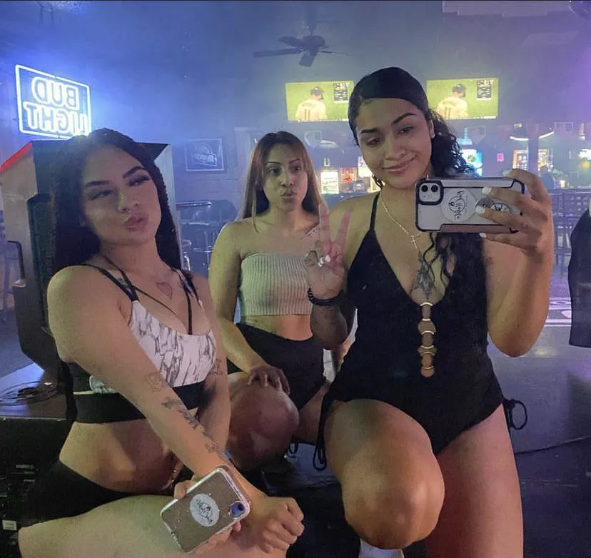 Which bartender is getting clapped first and why?