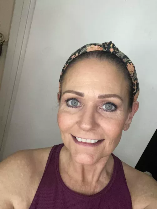 Who wants to chat about this ditzy old gilf?