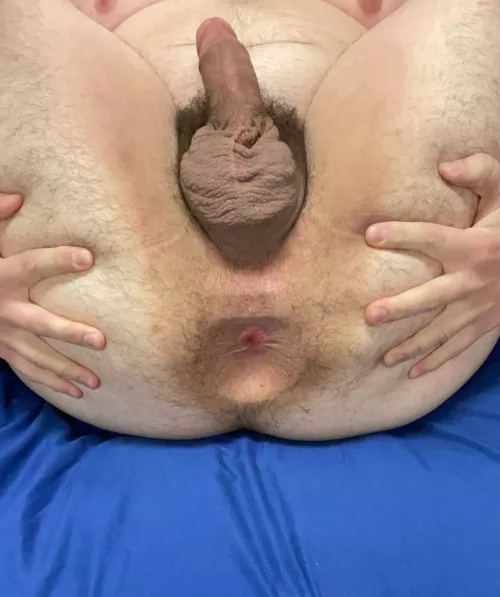 18 (dylan_s2431) I need someone to cum with on Snapchat. I’m into anything but love piss and asshole;)