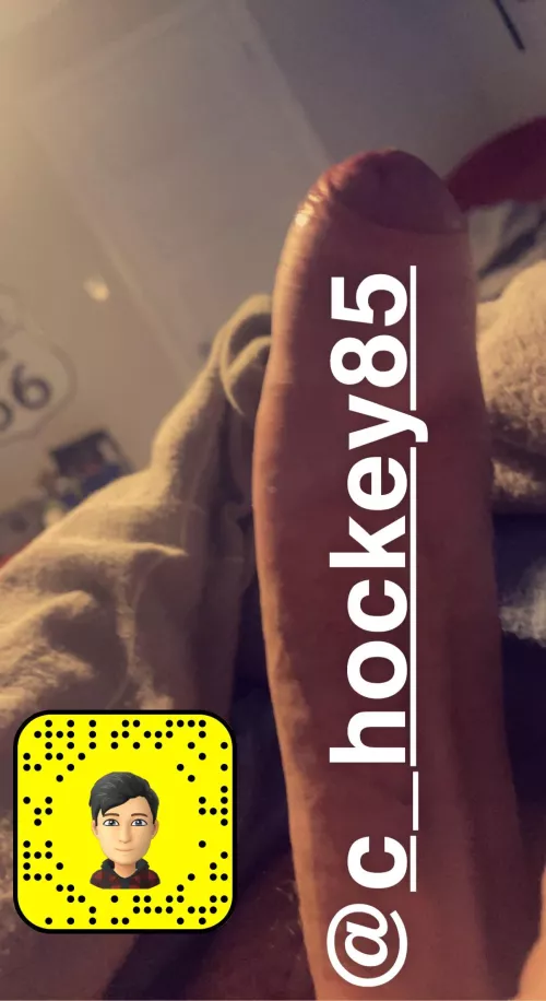 19. Straight curious hockey player. Looking for fit, twink, skinny, athletic, hung, jock. Send pic on add : c_hockey85