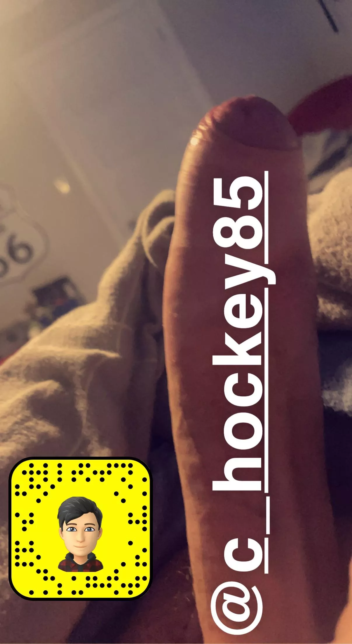 19. Straight curious hockey player. Looking for fit, twink, skinny, athletic, hung, jock. Send pic on add : c_hockey85