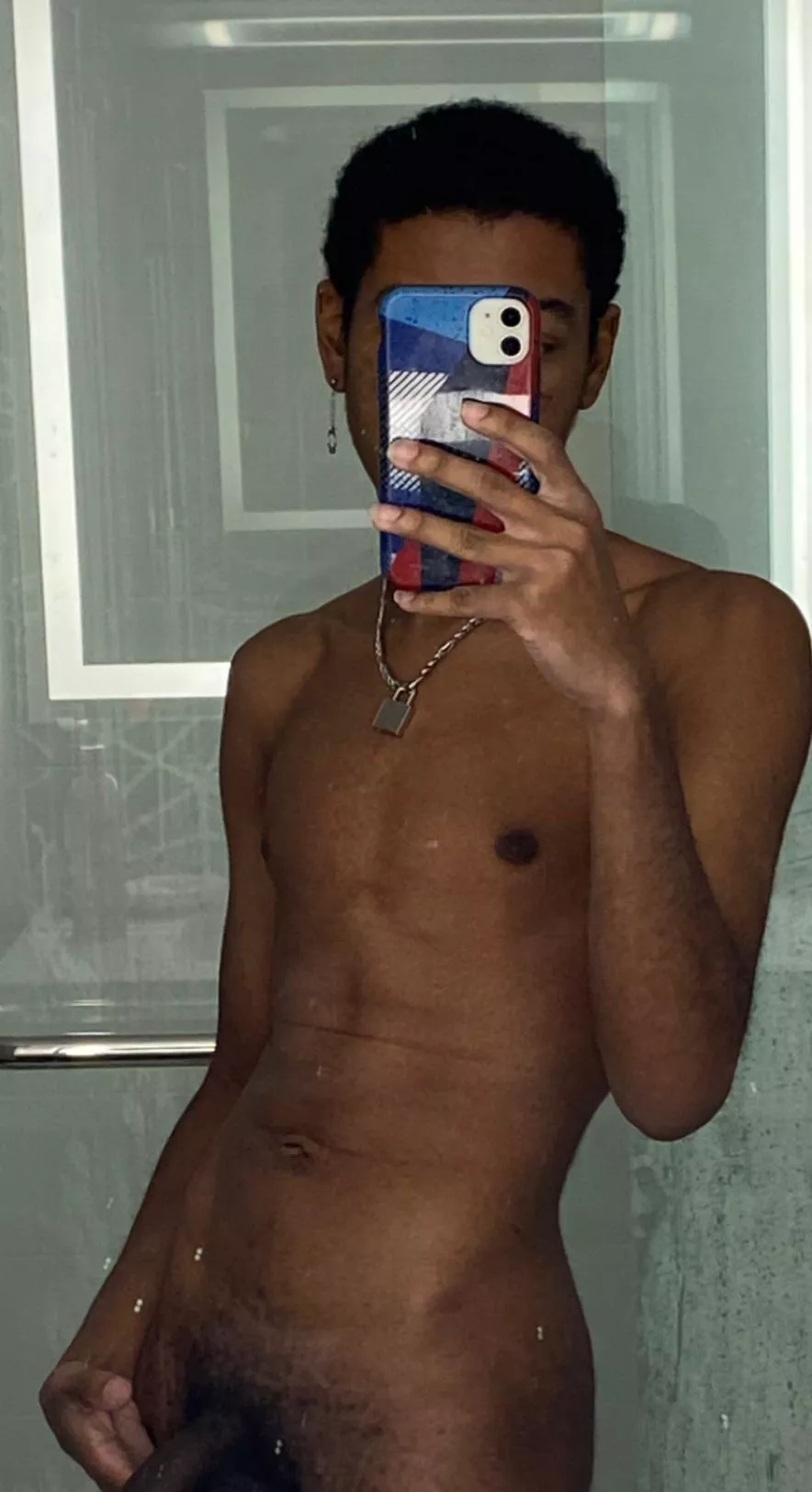 20 m US 5’5 guy looking for longterm friends/FWB. Black++ be chill sc: Zman2502