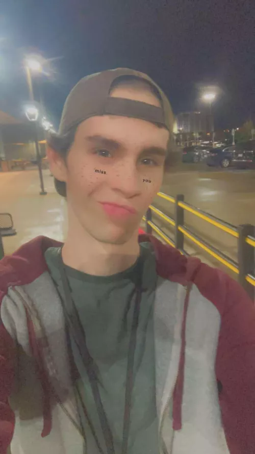 23 skinny twink with abs looking for other cute little twinks hmu:) Snap - Mikestu0407