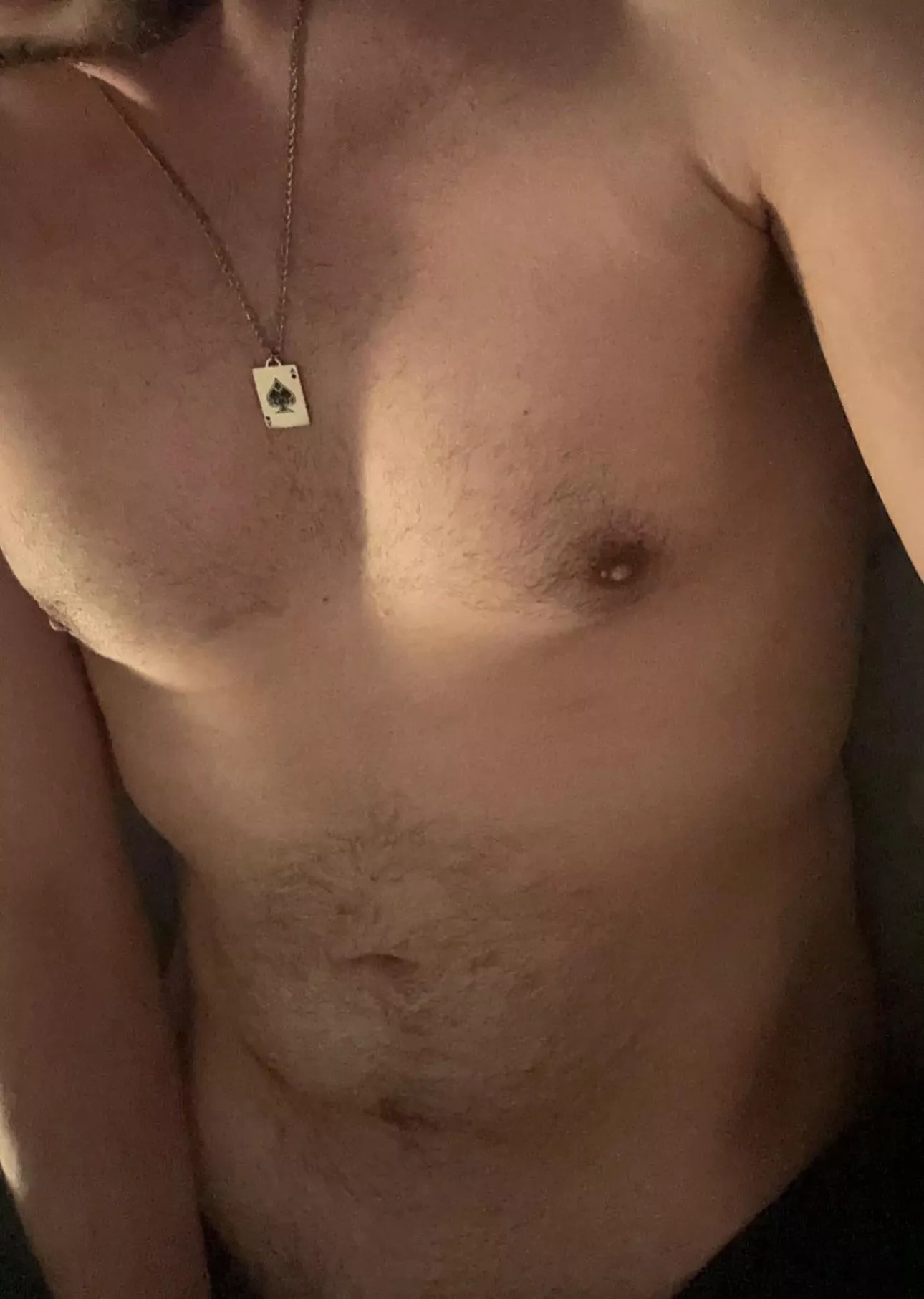 25 UK 6’5 hung top. Into muscle bubble butts and white socks. Masc++ shorter guys++ send a pic @jopl101