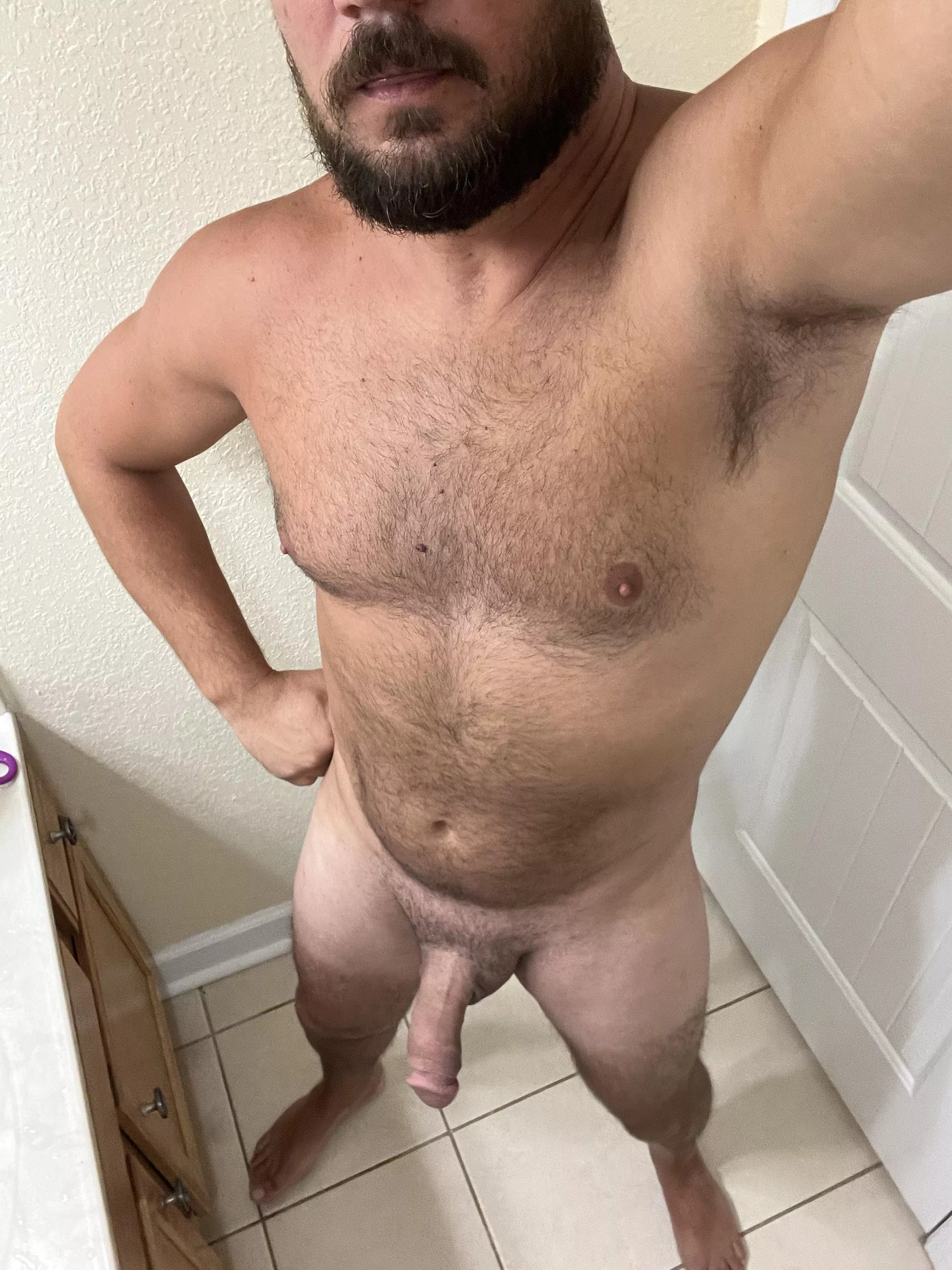 [36] Anyone like freshly groomed Dad bods ?