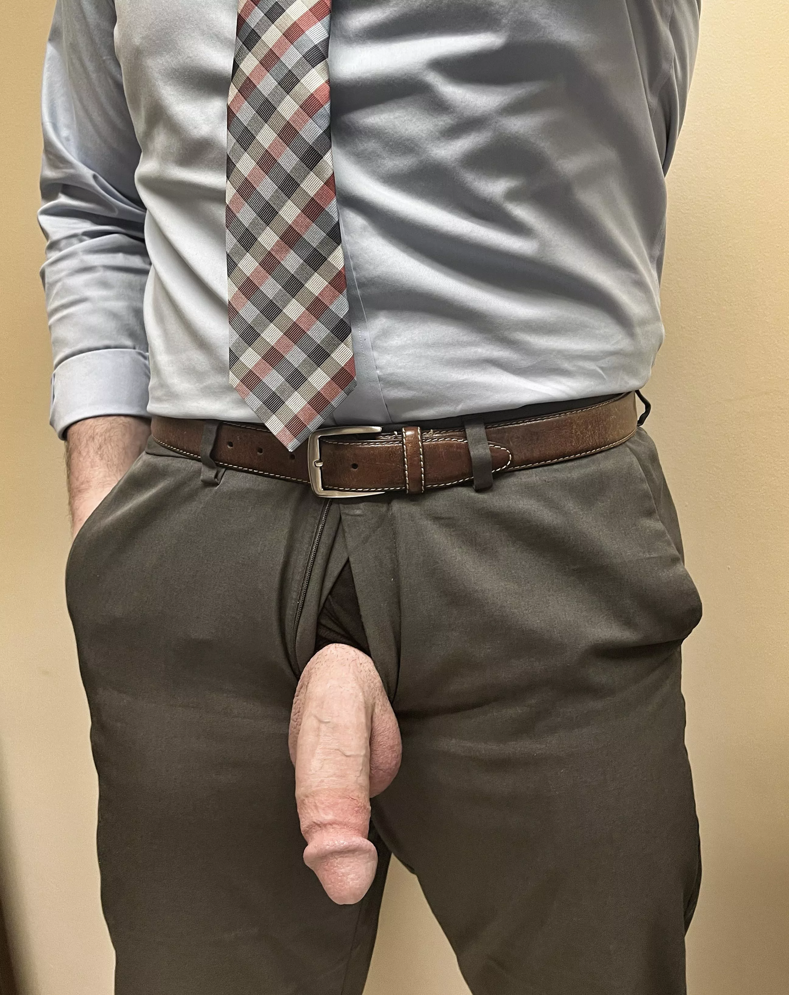 [36] just a DILF hanging out