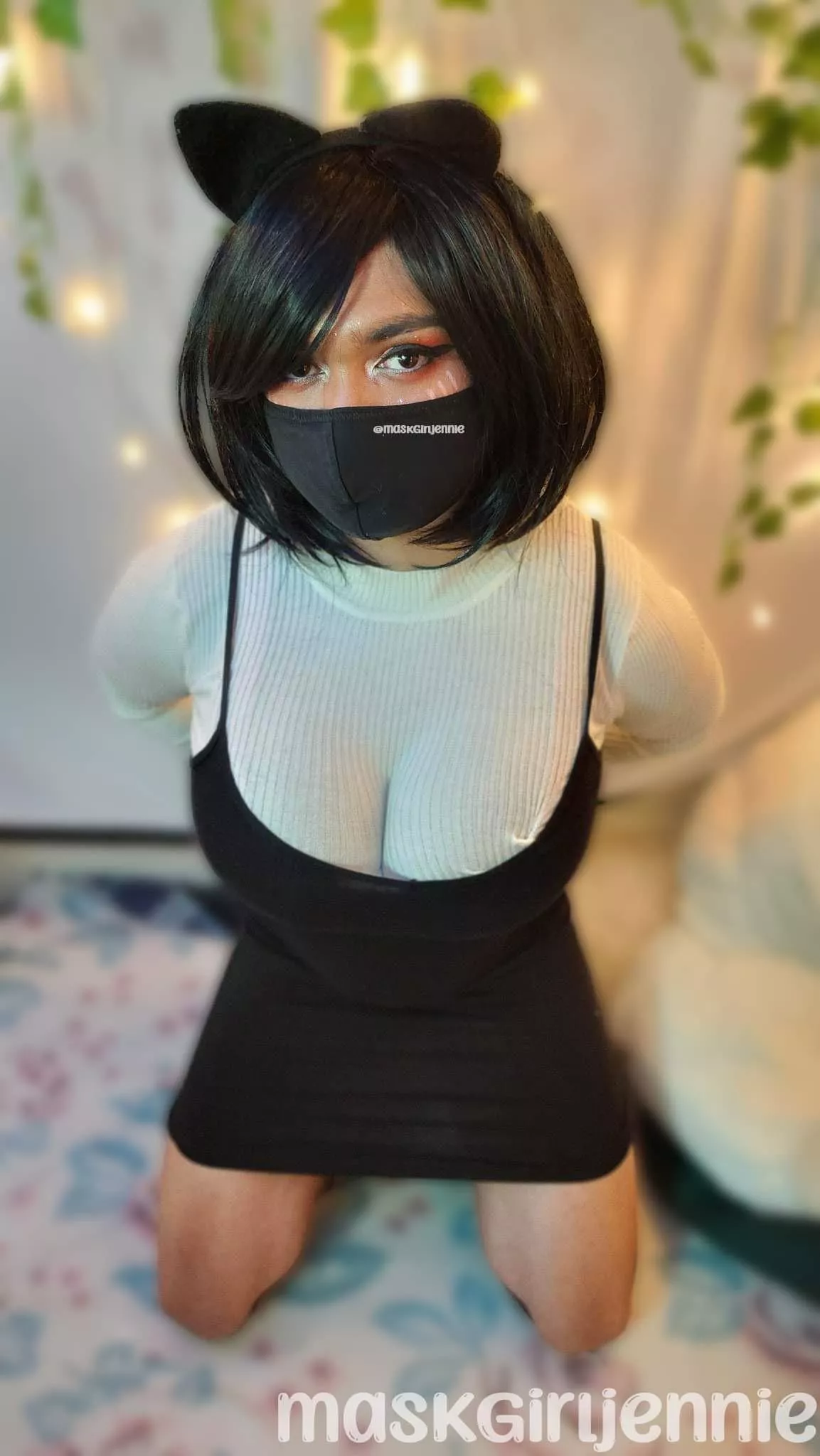 Am I cute enough to introduce to your parents? (Yes my cat ears are broken 😭😭)